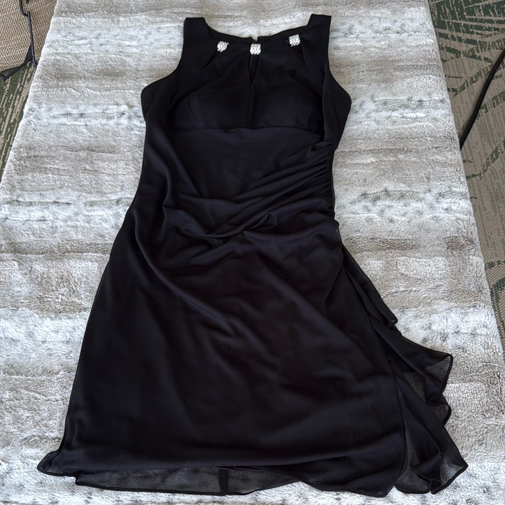 Betsy & Adam Black Ruched Sweetheart Midi Dress